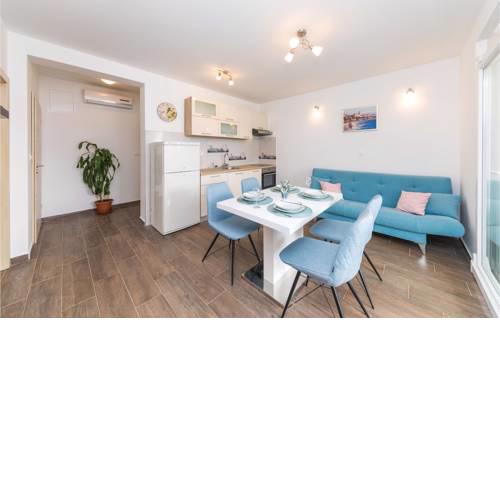 Two-Bedroom Apartment in Vinisce