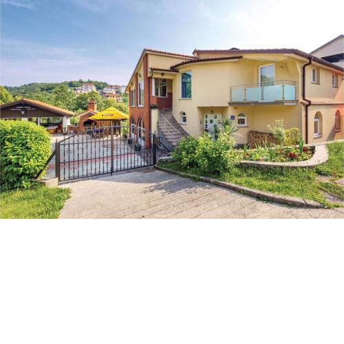 Two-Bedroom Apartment in Viskovo