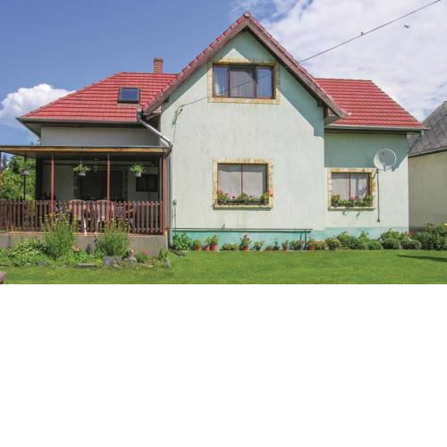 Two-Bedroom Apartment in Vonyarcvashegy