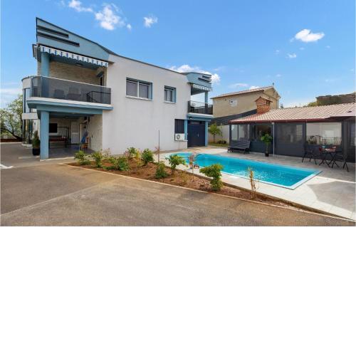Two-Bedroom Apartment in Vrh