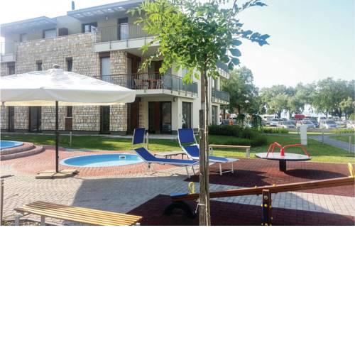 Two-Bedroom Apartment in Zamardi