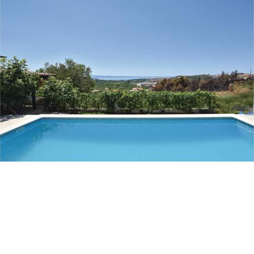 Two-Bedroom Apartment Zrnovnica with Sea View 06