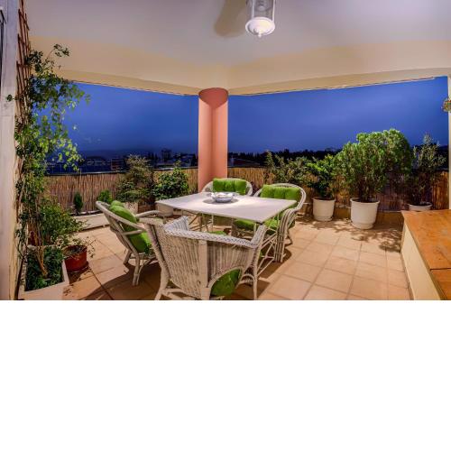 Two bedroom bright apartment with amazing veranda