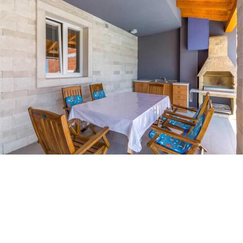 Two-Bedroom Holiday Home in Bratulici