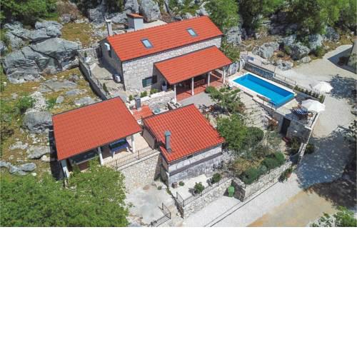 Two-Bedroom Holiday Home in Orah