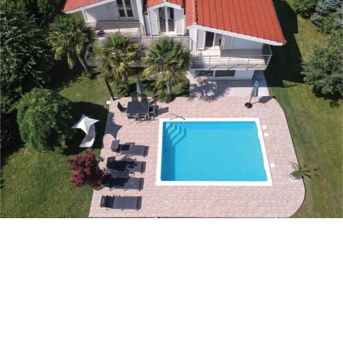 Two-Bedroom Holiday Home in Sinj