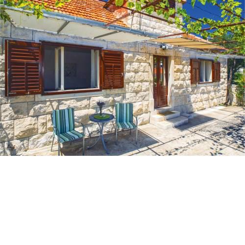 Two-Bedroom Holiday Home in Sumartin