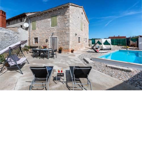 Two-Bedroom Holiday Home in Svetvincenat