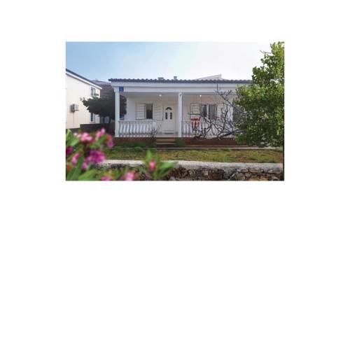 Two-Bedroom Holiday Home in Vir