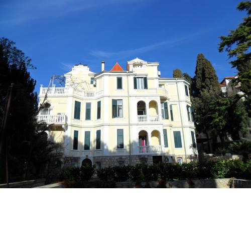 Two-bedrooms apartment with balcony and sea view,near Old town