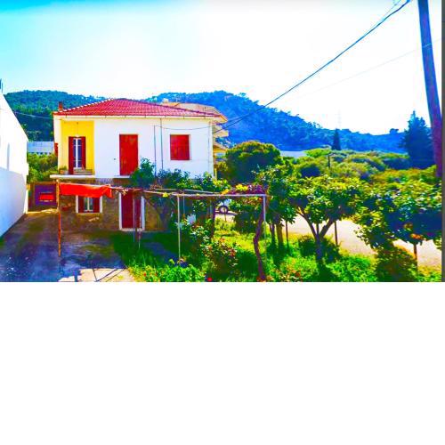 TWO-BEDROOMS in GREEK VINTAGE HOME with shared Bathroom