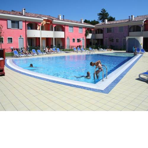 Two-roomed flat with garden and swimming pool - By Beahost Rentals