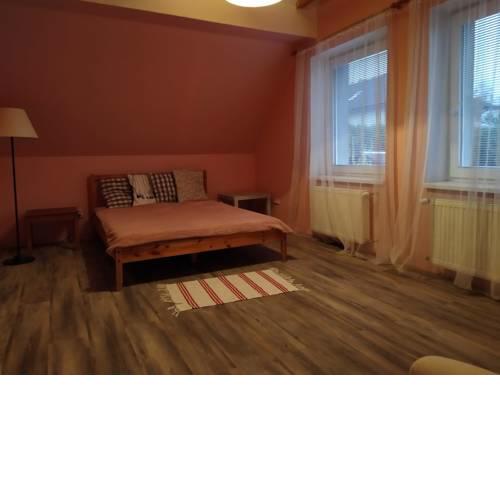 ubytování kousek za letištěm