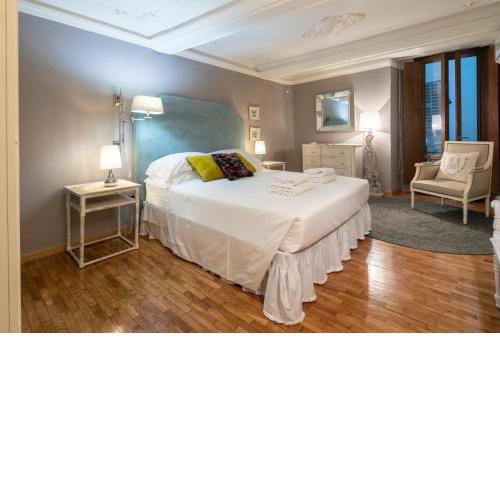 Uffizi Romantic Flat