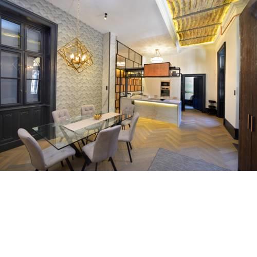 Ultimate Luxury Apartment in the Middle of the Downtown