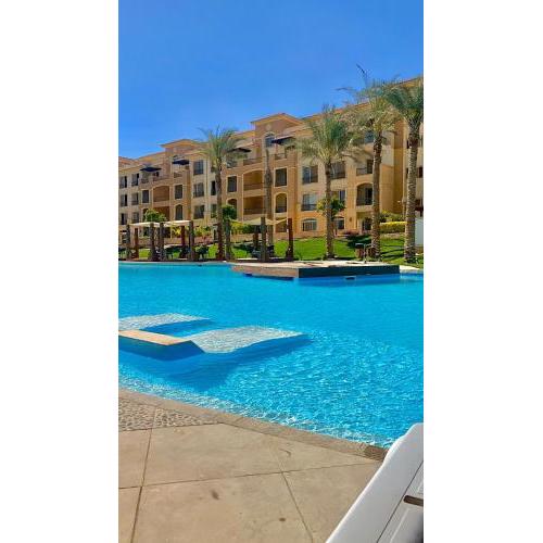 Ultra Luxurious 3BR with Pools ,Sports ,Dining in Gated compound And Close to All Sites