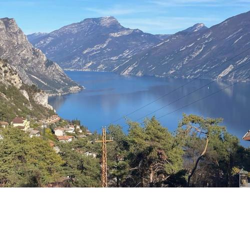 Un balcone sul Garda New house with panoramic views over Lake Garda
