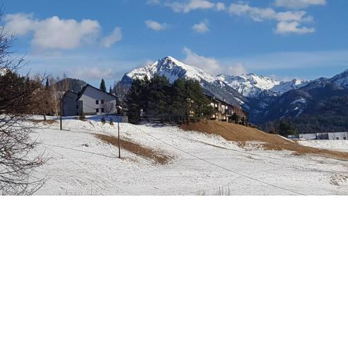 Un "gioiello" di fronte alle Dolomiti