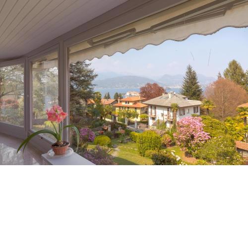 UN SOGNO SUL LAGO LUXURY VILLA