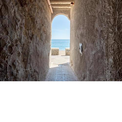 Una porta a mare