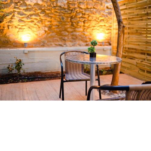 Uncover Kalamata's Hidden Gem - Cosy City Nest