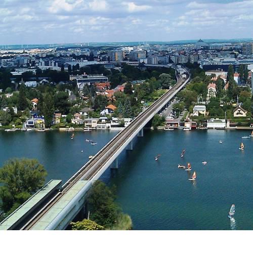 UNIQE in VIENNA: CENTRAL and at BATHING BEACH