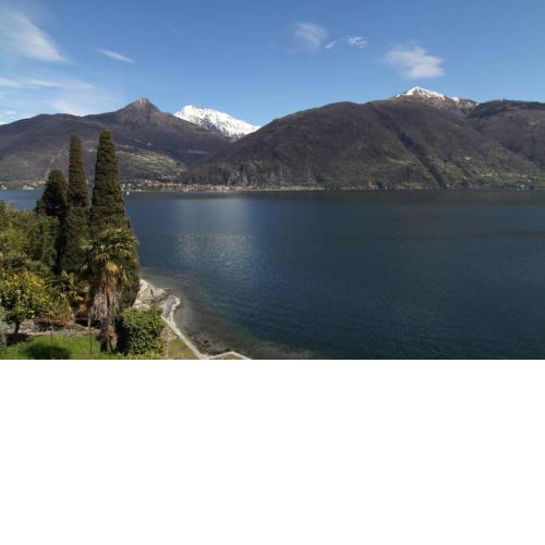 Unique house directly on Lake Como