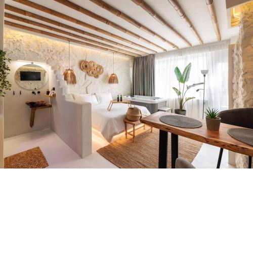 Unique Room-Jacuzzi and Balcony