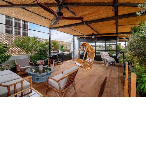 Unique solar penthouse with jacuzzi and sauna in central Athens