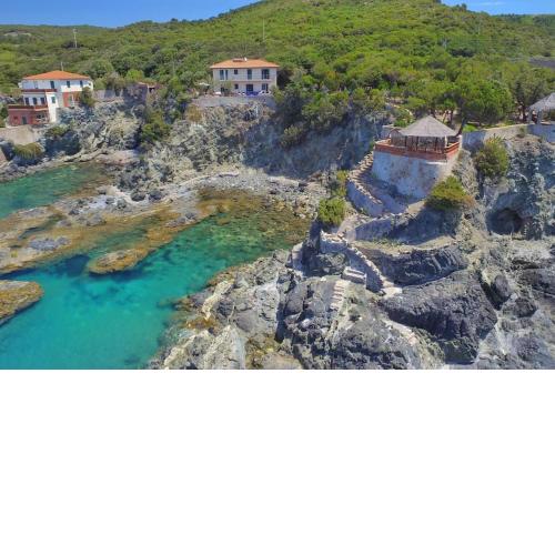 Unique Villa with 2 Beaches and a huge Park!