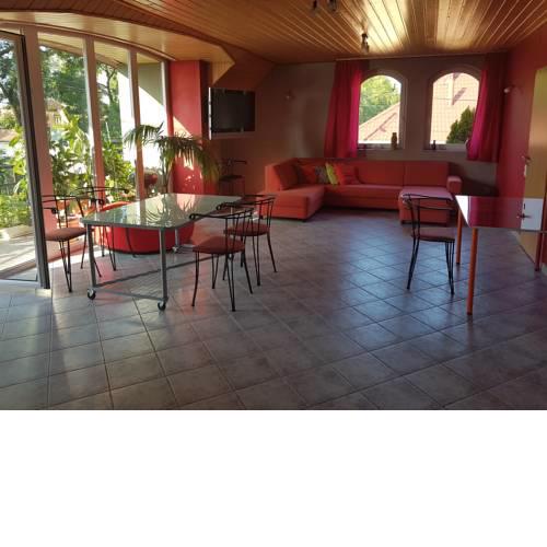 UniverStreet Apartman