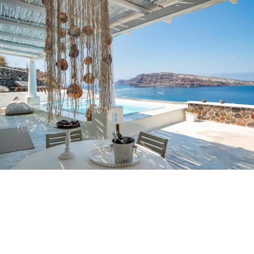 Unparalleled Luxury at Villa Ode, Oia - 4 Bedrooms - Private Parking, Sunset Views, and Tranquil Poolside Retreat