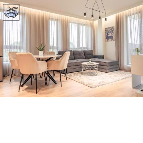 Urban Exec Suite (by Holiwork Stays)