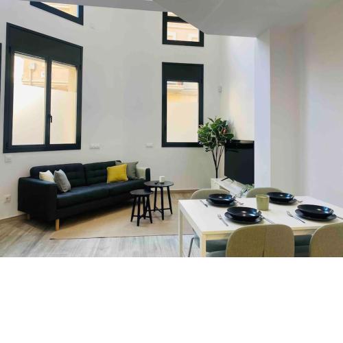 Urban Retreat 3BD 20 Minutes to central BCN by MyRentalHost