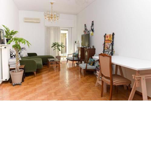Urban-Vintage choice 10 minutes from Acropolis - one bedroom