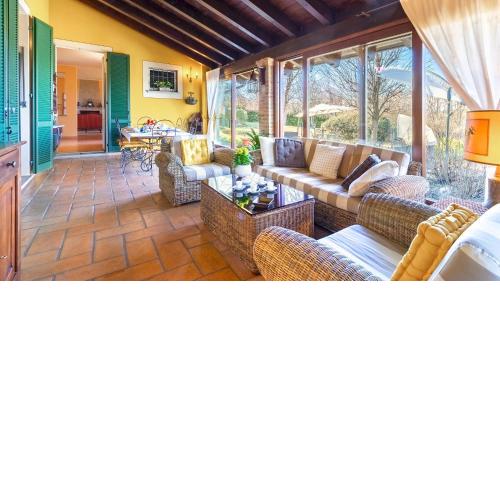 Uvaspina 8, Emma Villas