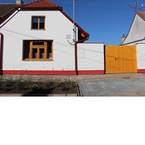 V peřině