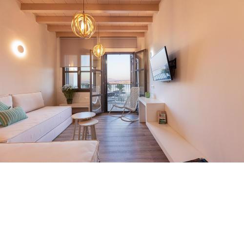 V77 Seafront Suites