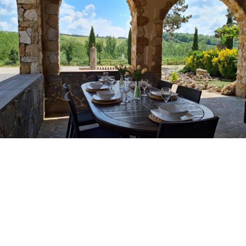 VAL D'ORCIA DELUXE, CASA ELEGANTE con vista sulle colline, WiFi e parcheggio