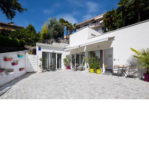 Val, quiet apartment near beach