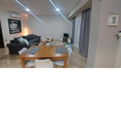 Vanas Apartment