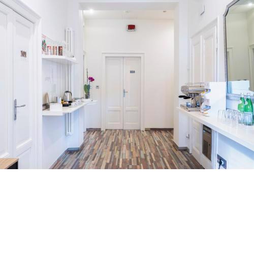 Varese Suites