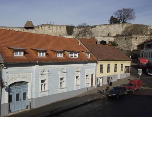 Várkapu Panzió