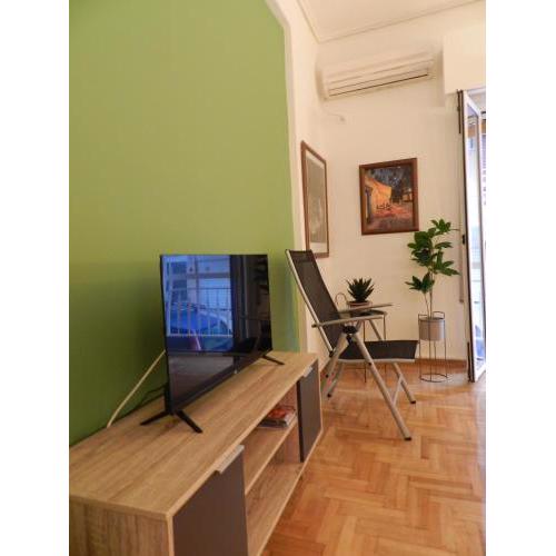 Vasia's cosy apartment in Athens, "Pedion tou Areos", close to center