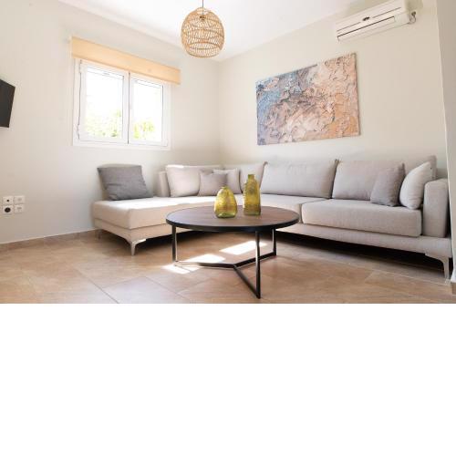 Vasilopoulos Residences - Villa Chloe with private pool