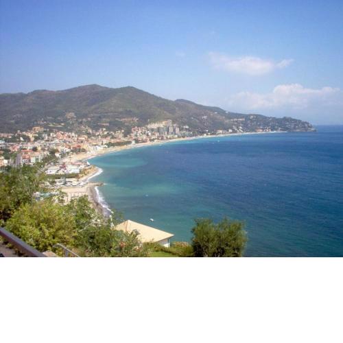 Verdeazzurra Monolocale grande terrazza in pineta 500m dal mare