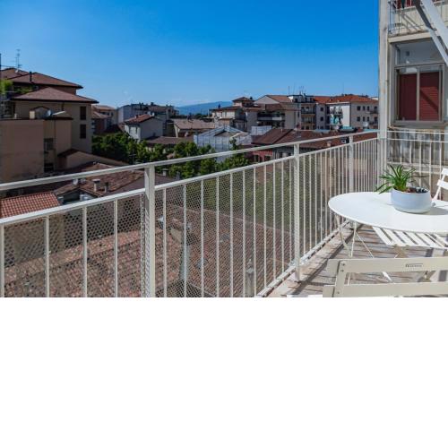 Verona Central Apartment with Balconies!