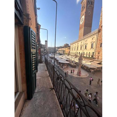 Verona Luxury Flats , Piazza Erbe with balcony on main square