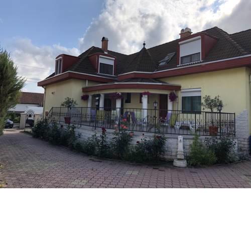 Veronika Villa