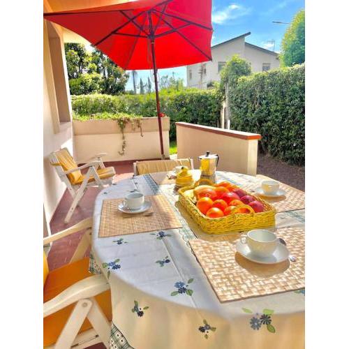 Versilia-apartment with garden